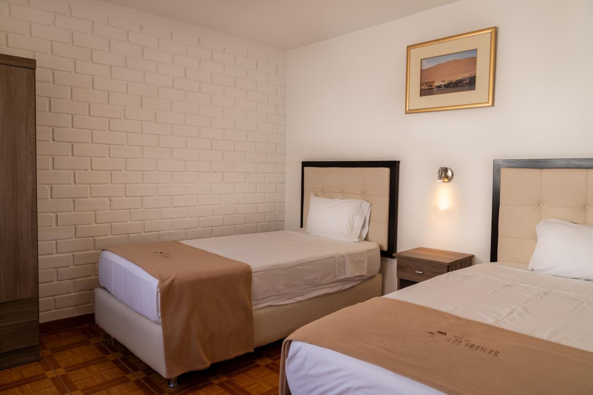 Hostal Los Frayles Paracas Extérieur photo